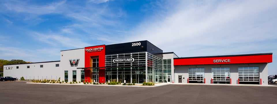 truck-center-companies-receives-building-of-the-year-award-from-the-mbcea